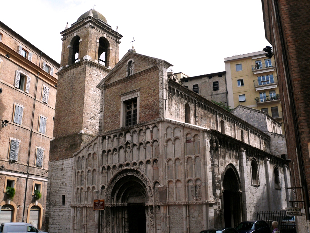  كنيسة ساحة سانتا ماريا  في إيطاليا