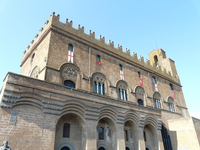 قصر ديل بوبولو