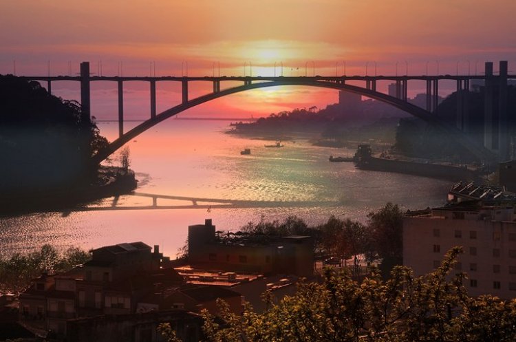 جسر أرابيدا في مدينة بورتو البرتغال
