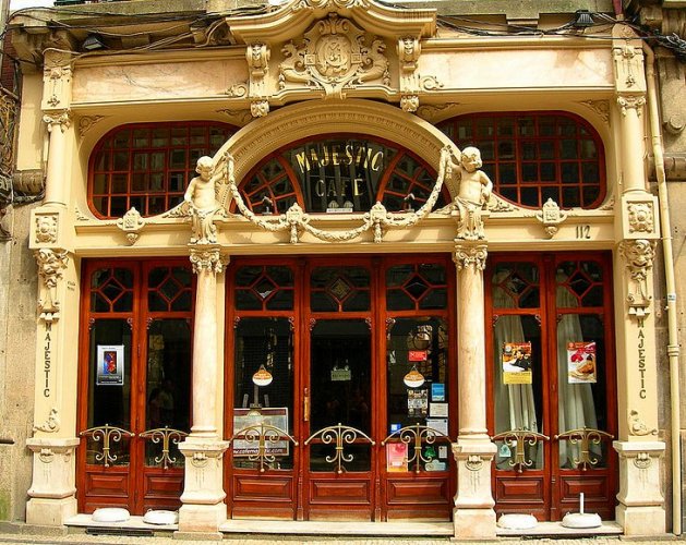 مقهى ماجيستك في مدينة بورتو البرتغال