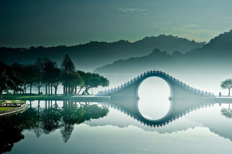 جسر القمر ترى من خلاله الصين واليابان وتايوان