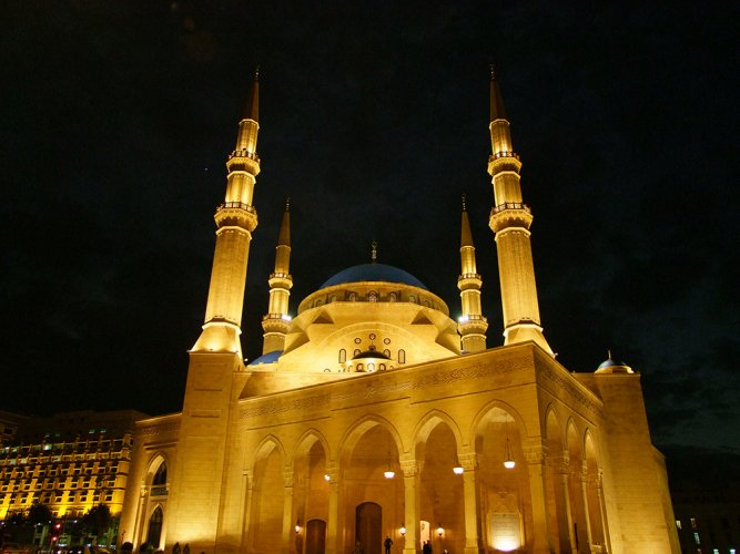 مسجد محمد الأمين في الليل