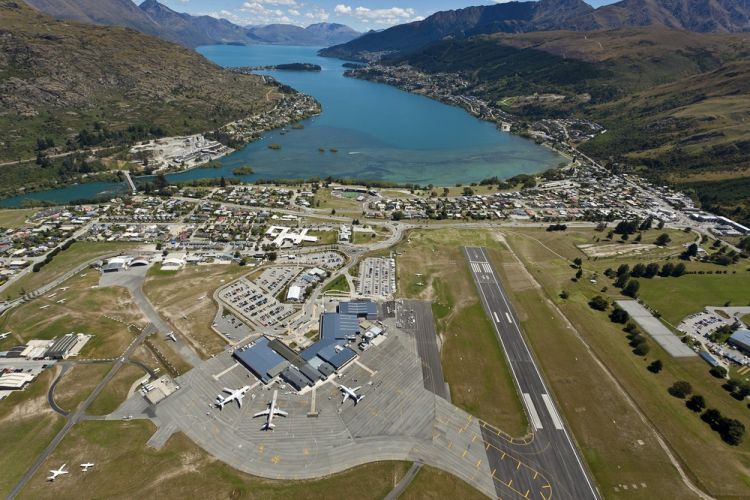 مطار كوينزتاون في نيوزلندا 