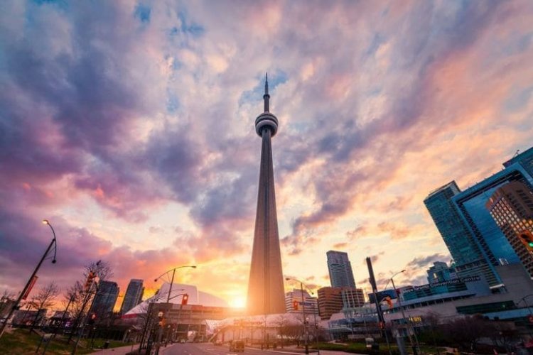 يرج سي ان في تورنتو ثالث اطول برج بالعالم