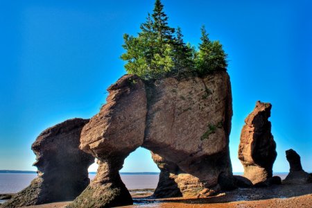 صخور هوبويل العملاقة في كندا