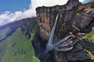 شلالات الملاك أو شلالات أنجل في فنزويلا